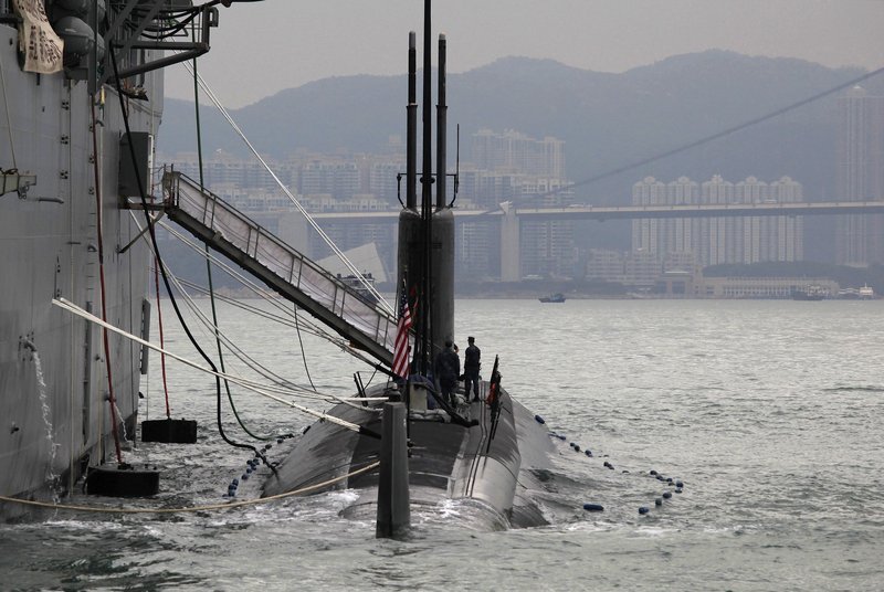 美國海軍核攻擊潛艇與補給艦停靠香港水域