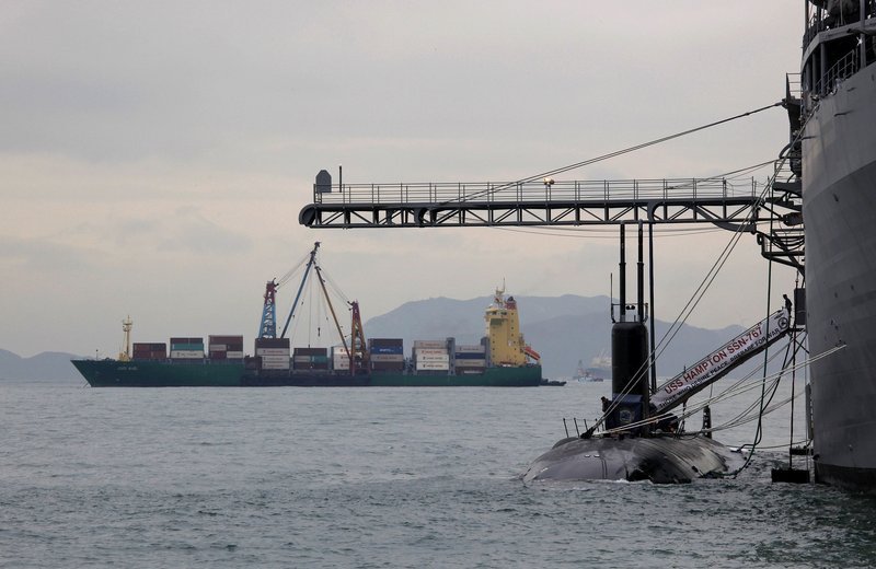 美國海軍核攻擊潛艇與補給艦停靠香港水域