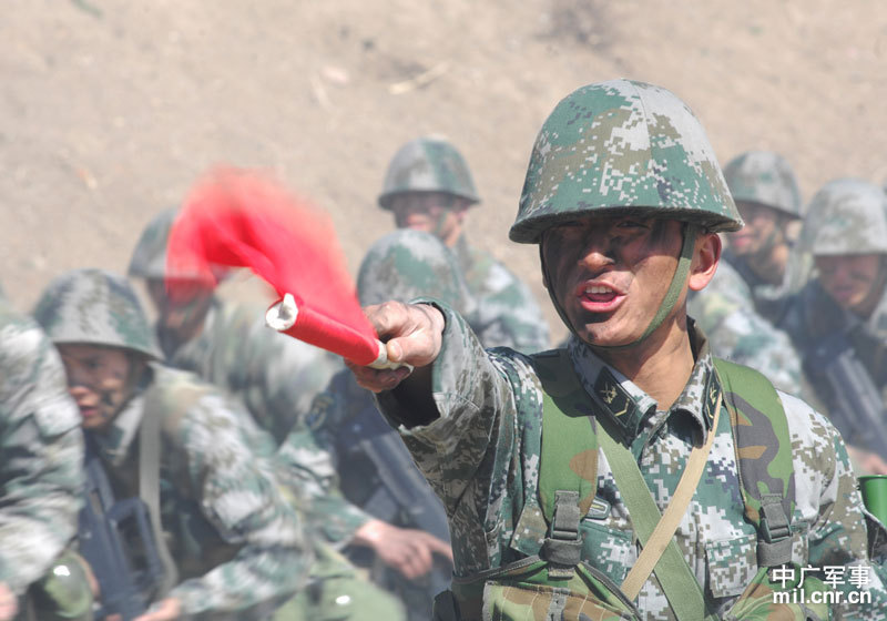 沈陽軍區紅軍團“兵王”口號 精武就要做精兵