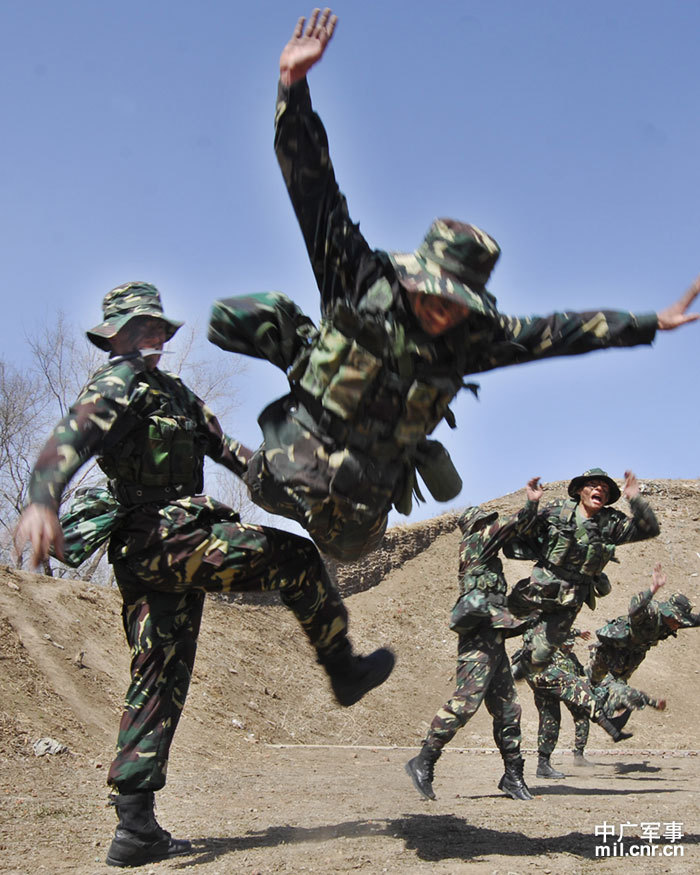 沈陽軍區紅軍團“兵王”口號 精武就要做精兵