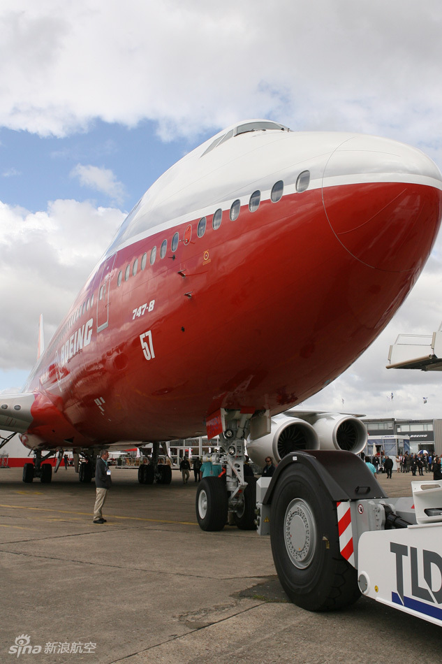波音747-8客机特写