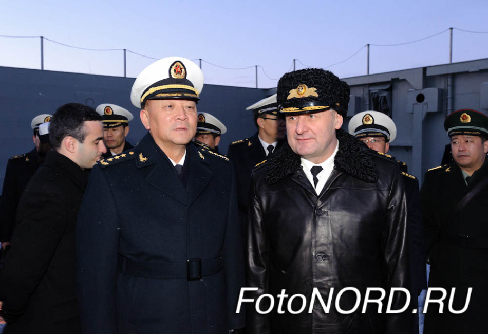 中国海军司令吴胜利参观库兹涅