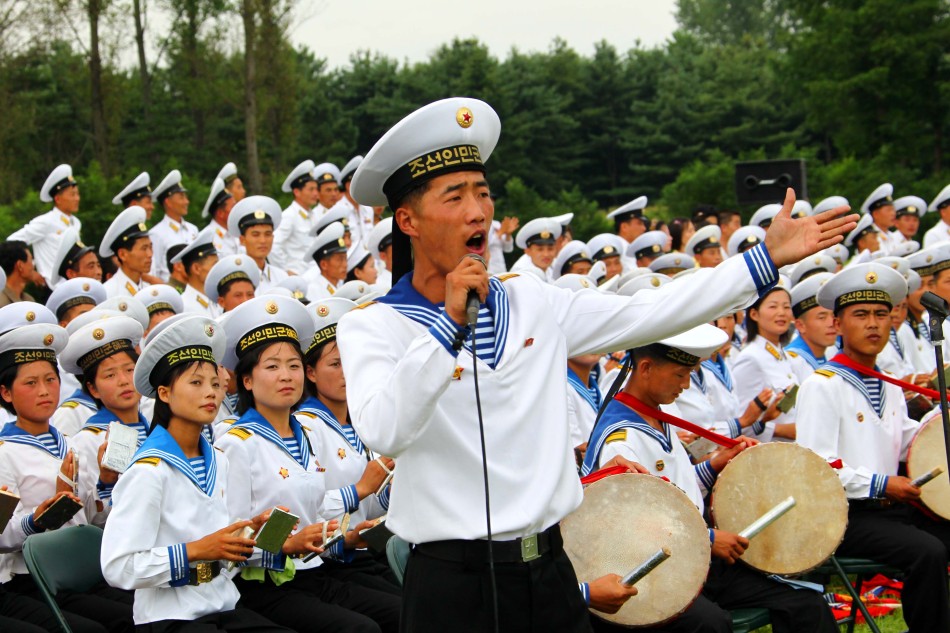 中朝兩國海軍官兵舉行體育文藝聯歡活動