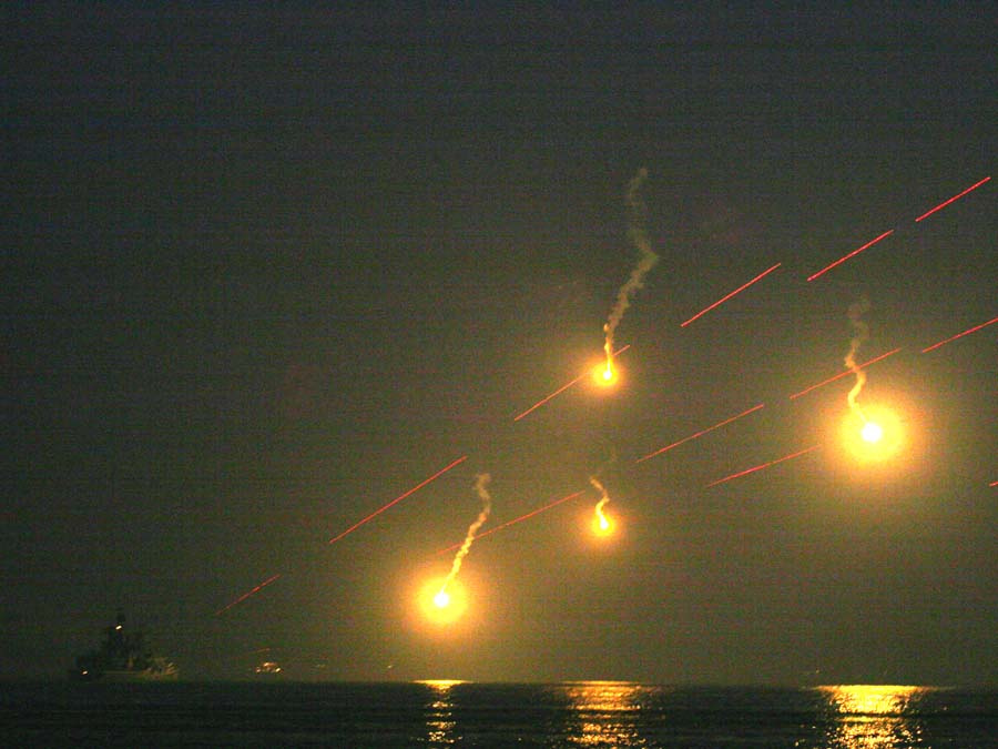 印度海軍舉行海上閱兵大量戰艦海上編隊場面壯觀