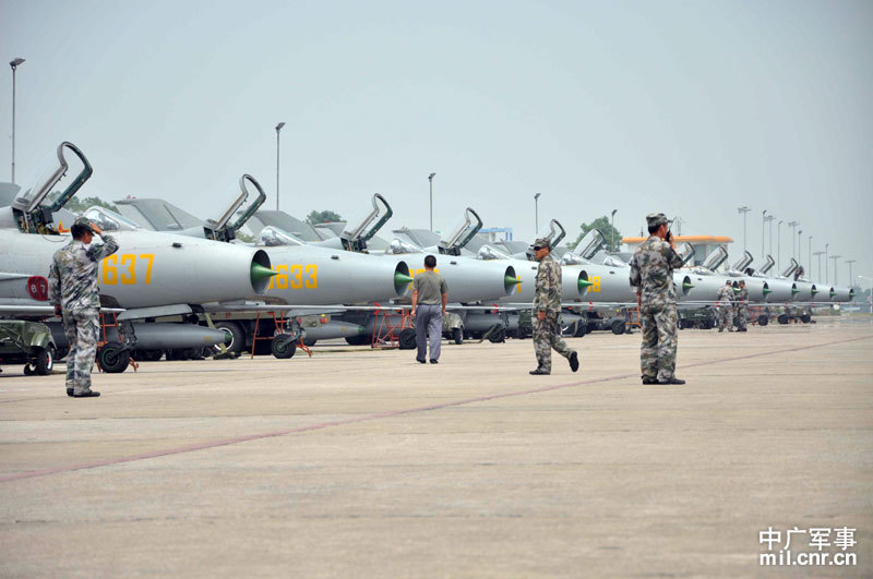 中國空軍駐西南二代戰機群升空練實戰