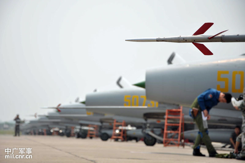 中國空軍駐西南二代戰機群升空練實戰