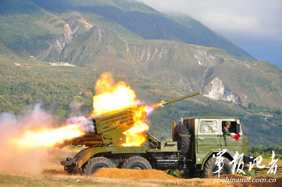 高清圖 我軍炮兵旅高原實彈射擊提高火力打擊能力