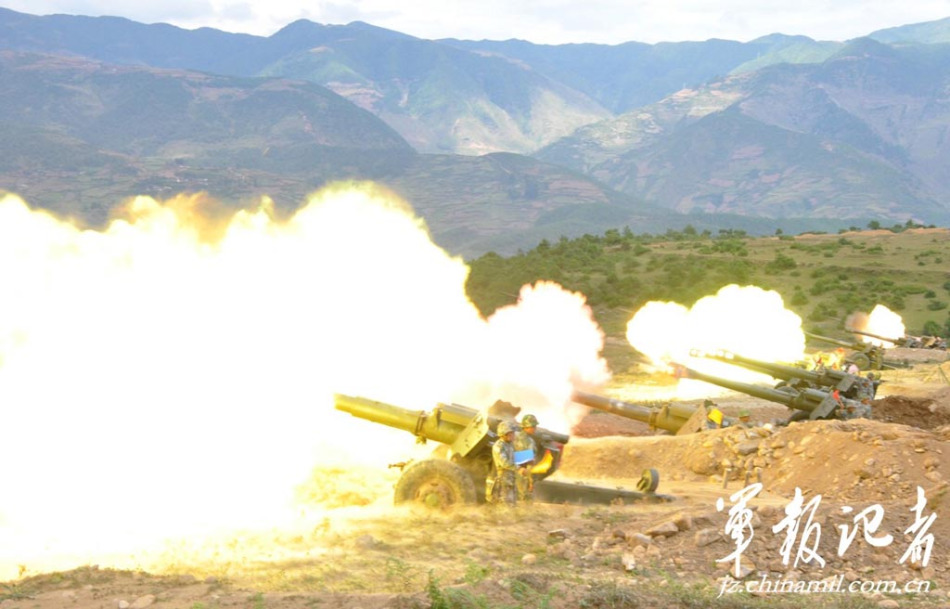 高清圖 我軍炮兵旅高原實彈射擊提高火力打擊能力