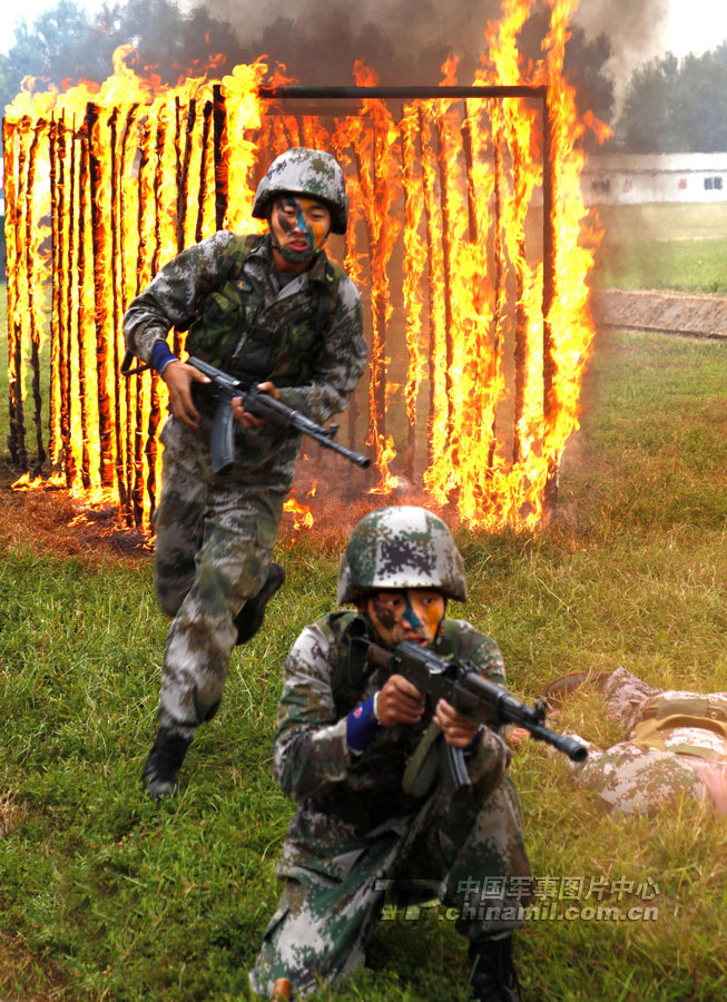 濟南軍區裝甲部隊模擬實戰環境強化士兵心理素質