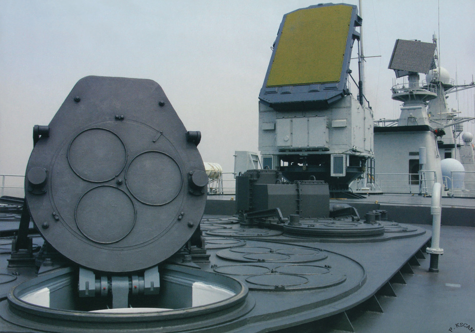 中國海軍新型戰艦潛艇不斷服役並成軍