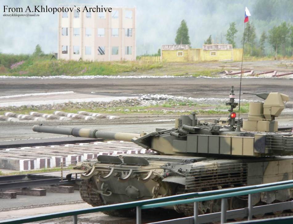 俄下塔吉爾武器裝備展開幕 最新型T-90M坦克亮相