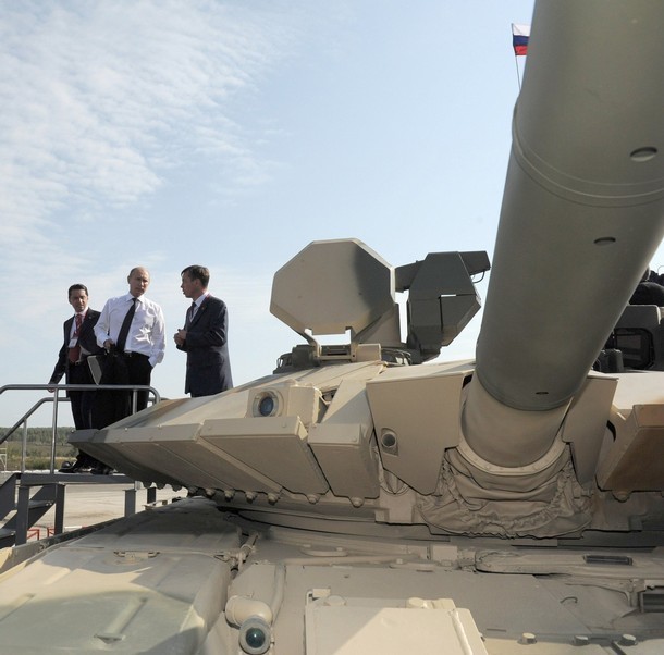 普京視察國產最新型T-90AM坦克 號稱世界最強大