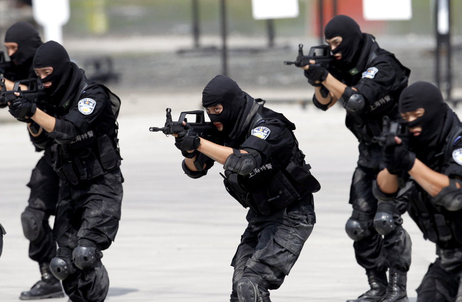 上海特警装备非常精良