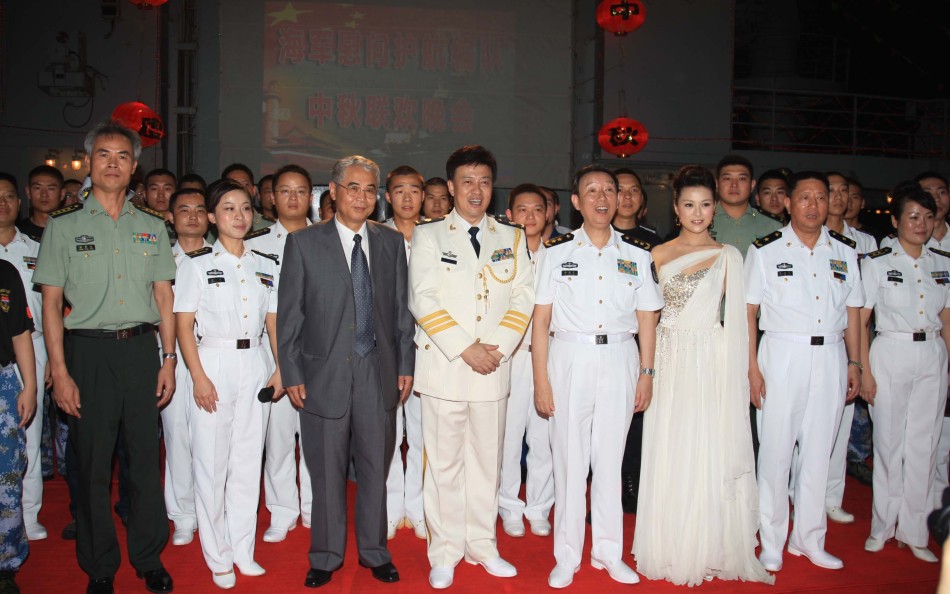 中國第九批護航編隊官兵在沙特吉達港慶中秋