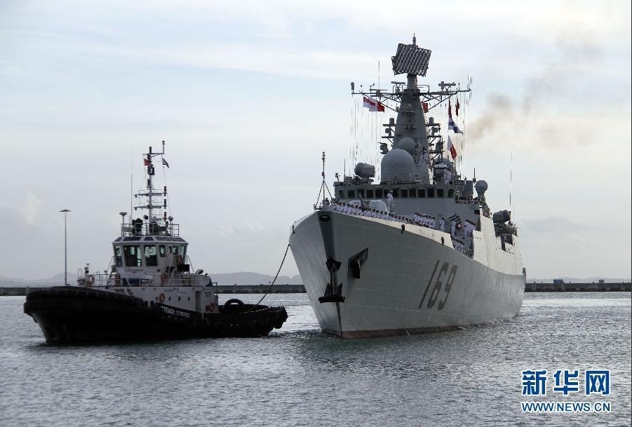 :中国海军武汉号玉林号隐身战舰停靠新加坡_中