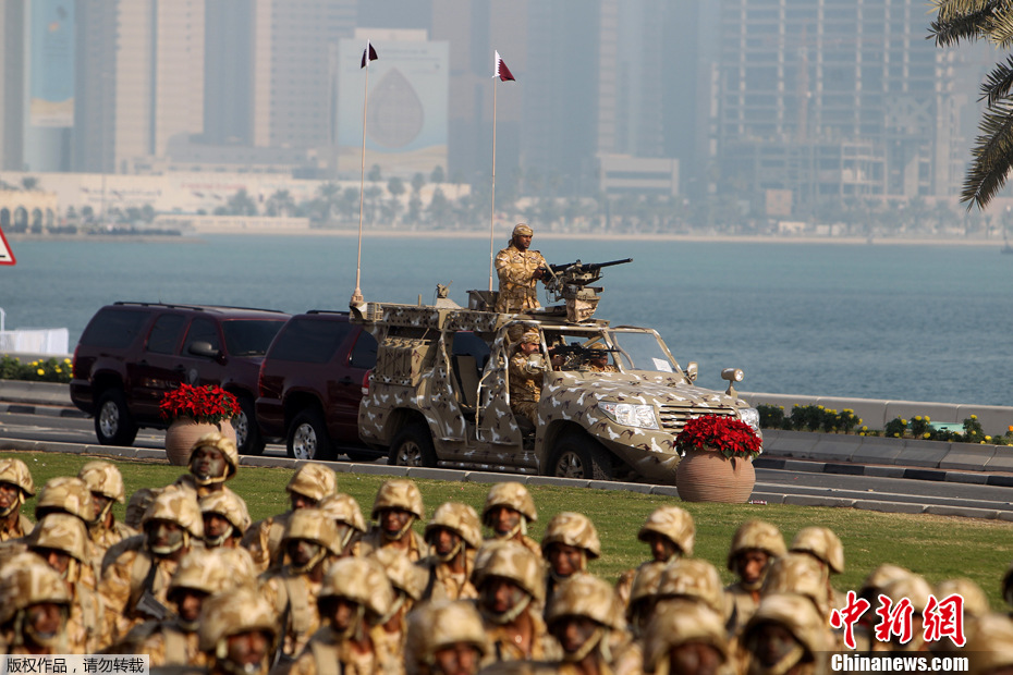 高清图:卡塔尔举行盛大阅兵庆祝国庆日_阅兵 