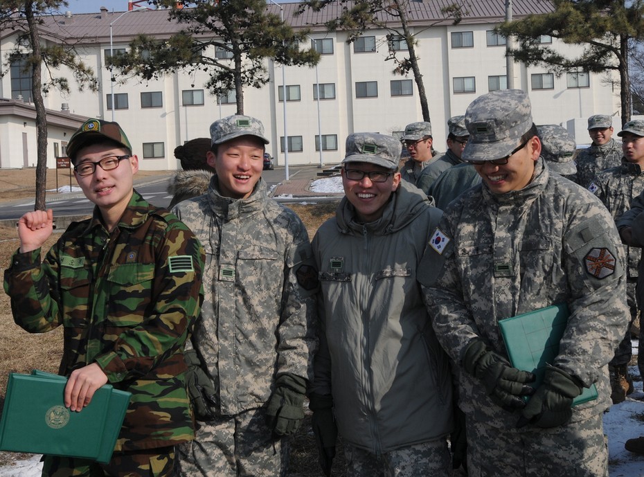 韩国士兵身穿美式军服与美军混编_高清图集_新浪网