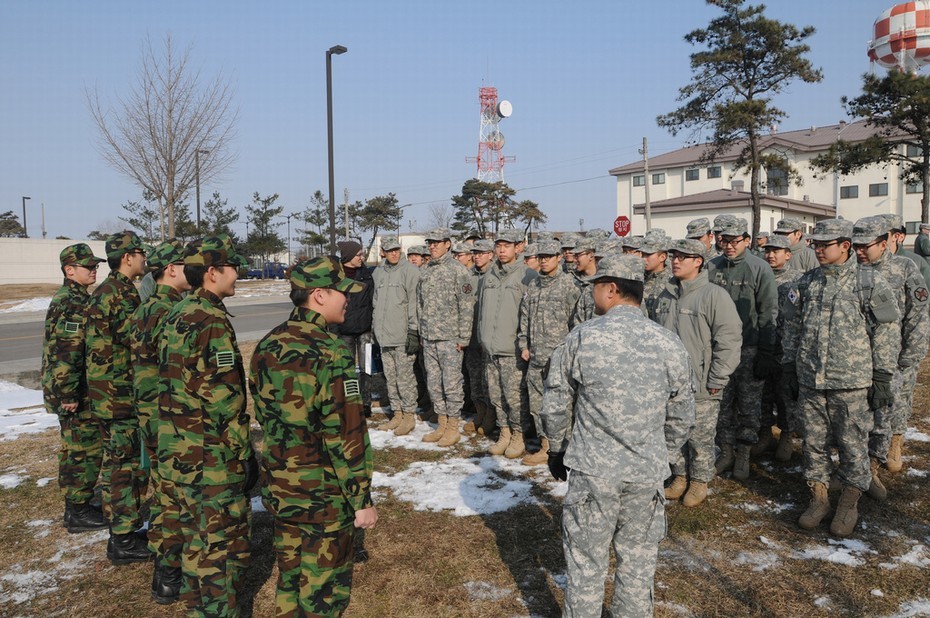 韩国士兵身穿美式军服与美军混编_高清图集_新浪网