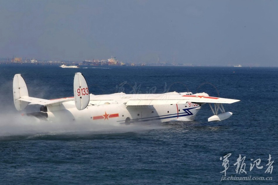 水上飞机准备起飞鲲鹏呼啸上天水上飞机 鲲鹏 雄鹰 舰载 呼啸