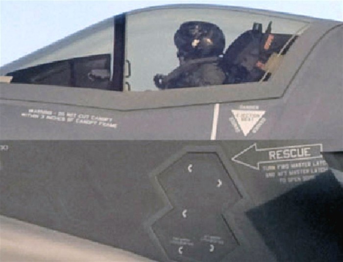  美军 F-35战机用跨时代科技头盔空战仿佛在游