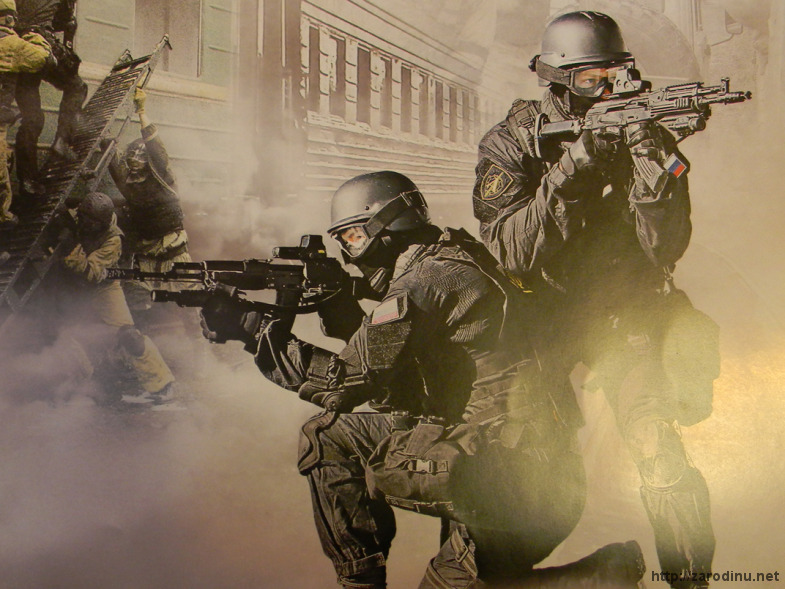 俄罗斯特警部队宣传海报相当给劲 - 新闻中心 