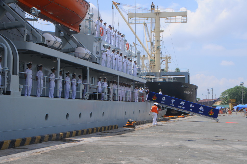 中國海軍鄭和號訓練艦駛抵越南西貢開始訪問