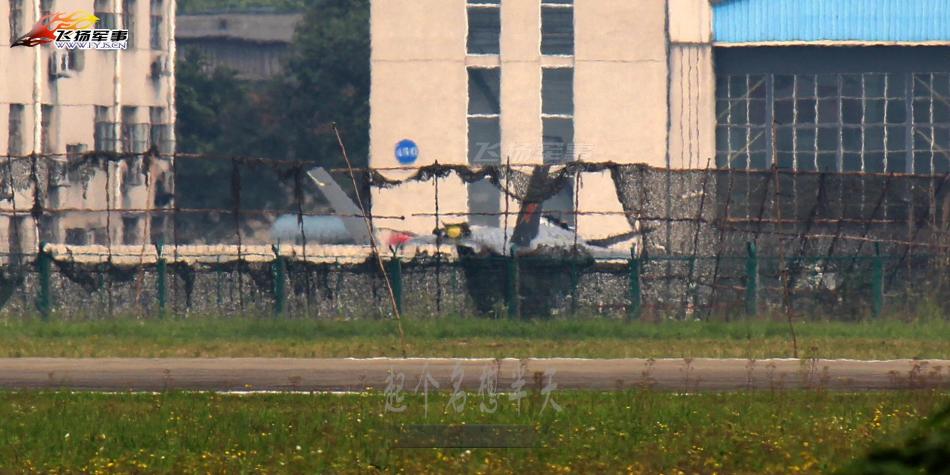 黑絲帶殲20戰機2001號疑似座艙蓋被拆除