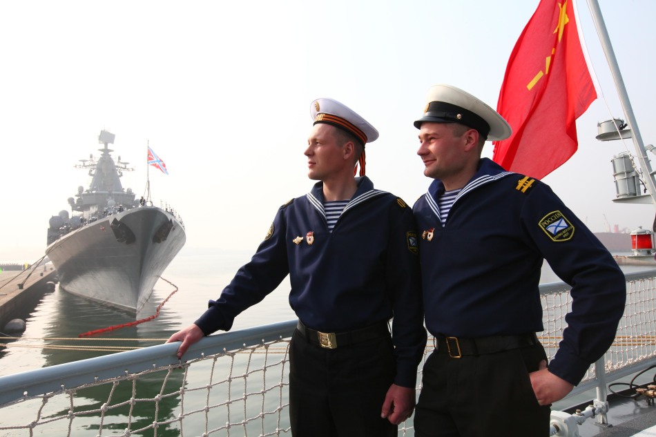 中俄海軍參演官兵相互參觀對方主力戰艦
