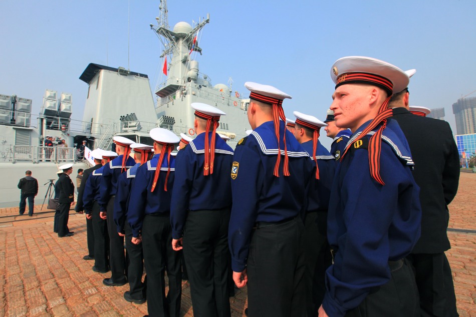 中俄海軍參演官兵相互參觀對方主力戰艦