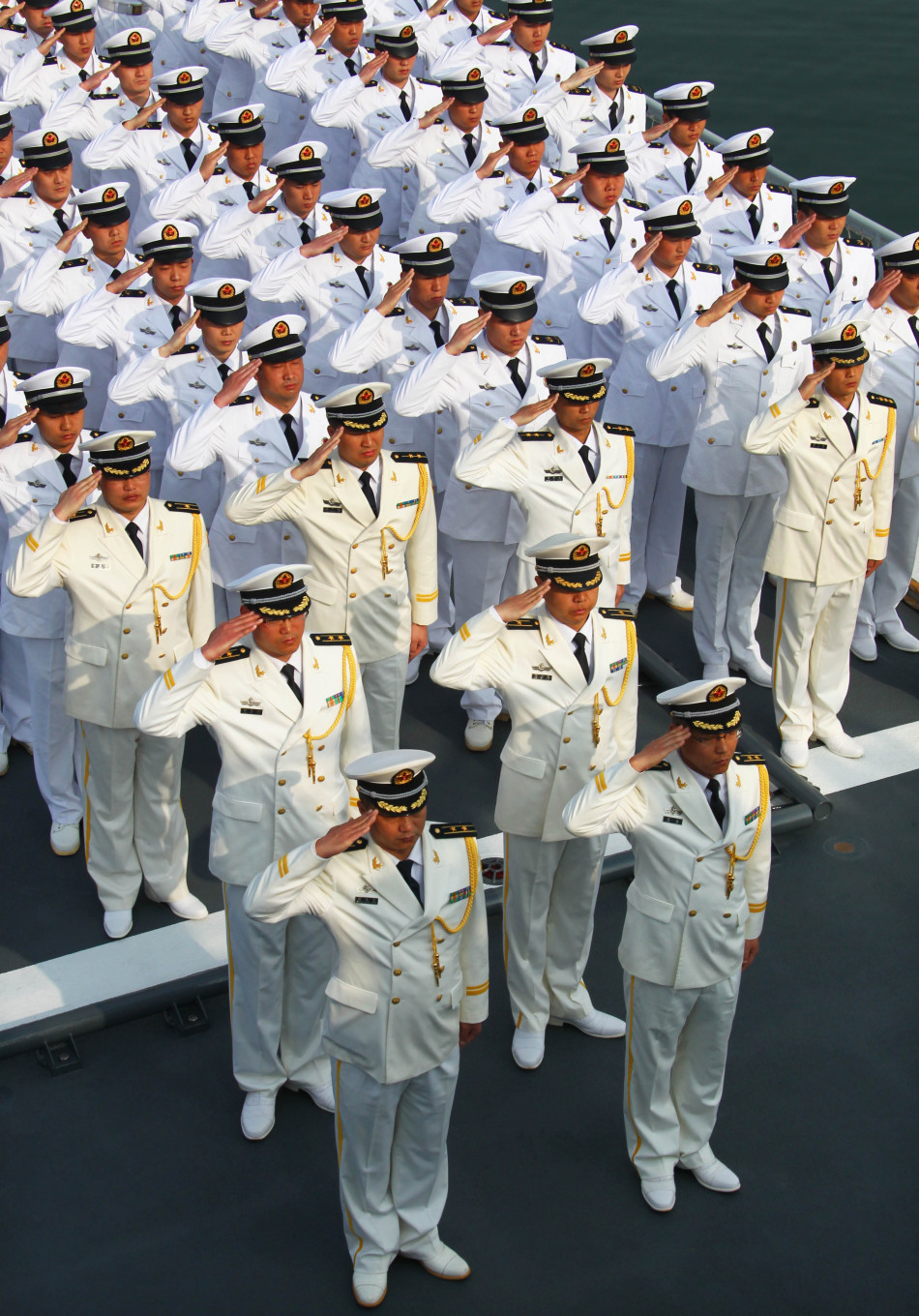 中俄參演部隊共同慶祝人民海軍建軍節