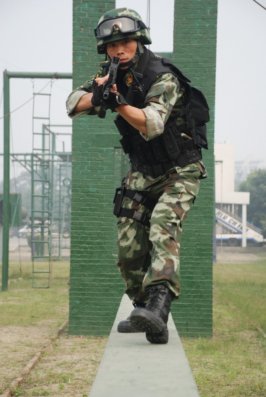 武警反劫机特战精英:把简单练到极致就是绝招