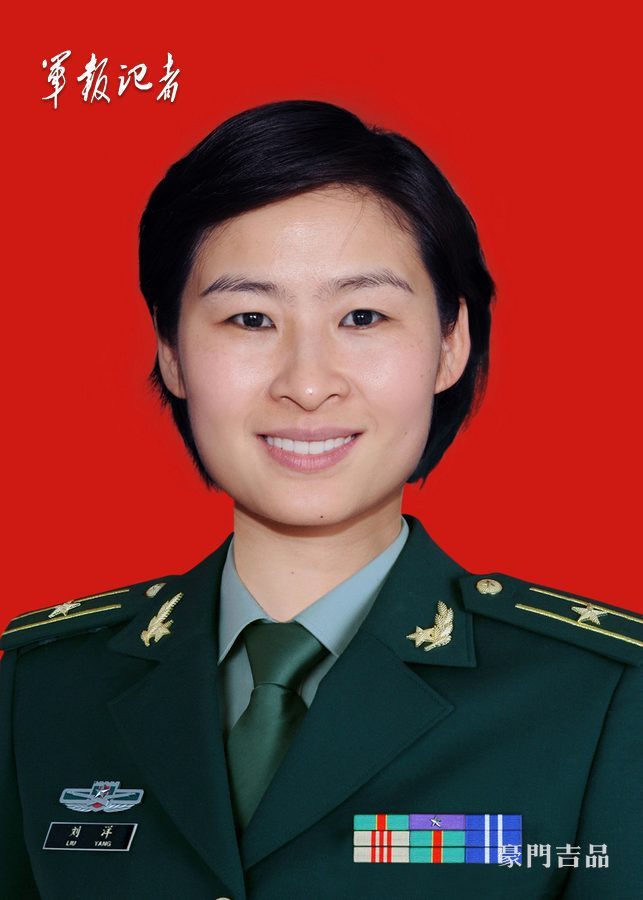 官方公开神舟9号女航天员刘洋个人照训练照神