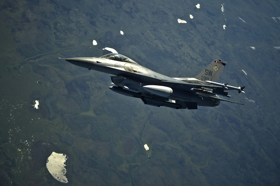 美国空军最新型f-16c战机参加红旗军演