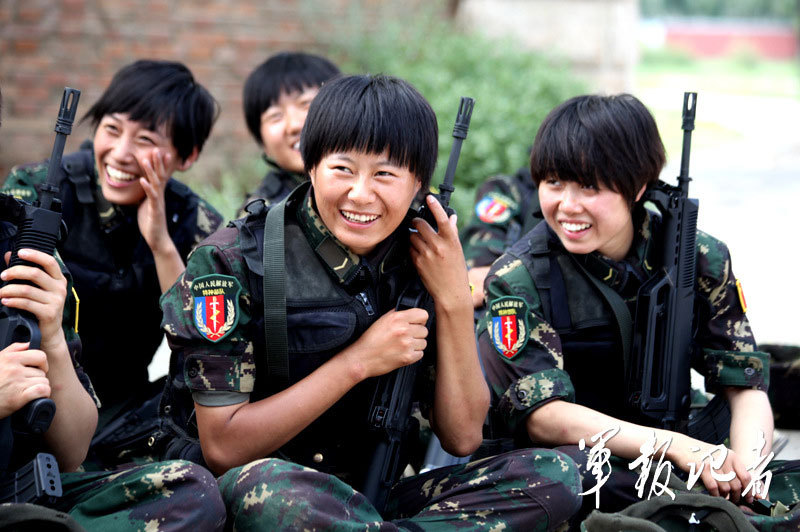 兰州军区<em>女子特种部队</em>猎人训练照曝光