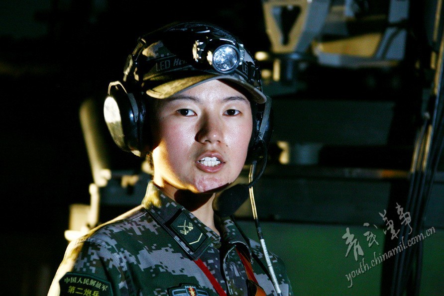 解放军21岁美丽<em>女兵</em>成为二炮<em>部队</em>导弹发射手