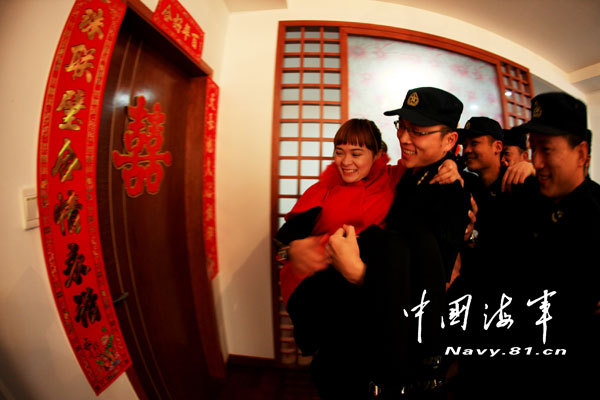 大幅婚纱照_婚纱照图片室内(2)