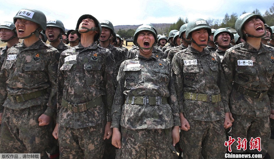 韩国特种部队新兵们喊口号