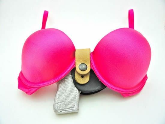 美国展出带枪袋<em>胸罩</em>单价约308元人民币