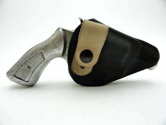 美国展出带枪袋<em>胸罩</em>单价约308元人民币