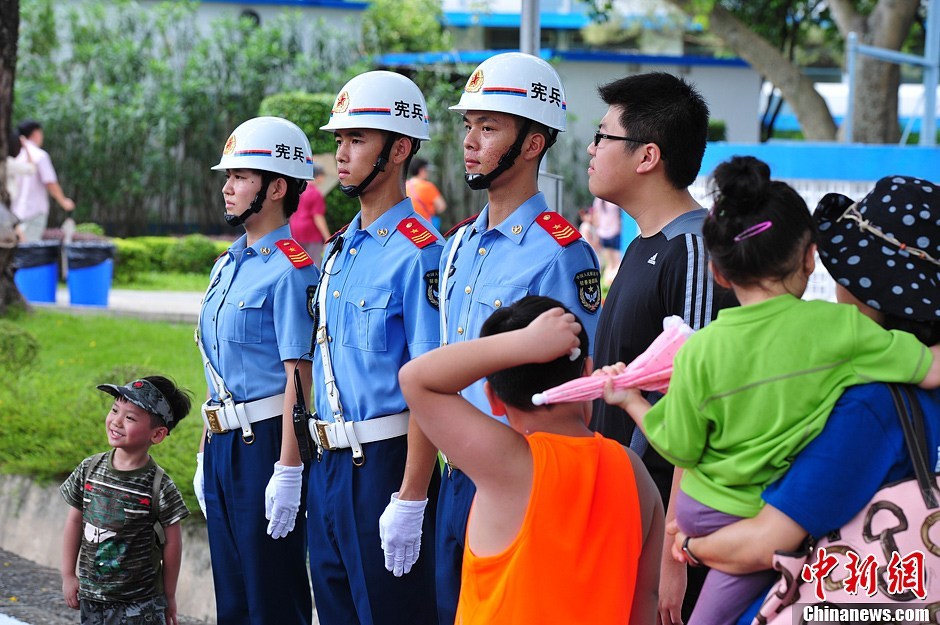 <em>兵哥兵妹</em>壁纸图片