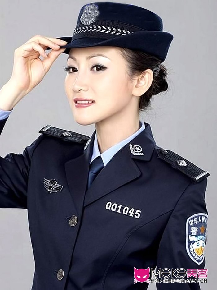 军装美女别样诱惑!_高清图集_新浪网