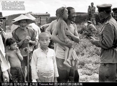 二战时，苏联军人访问东北农民