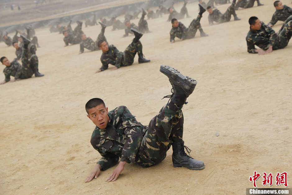 济南军区特种兵苦练杀敌战技