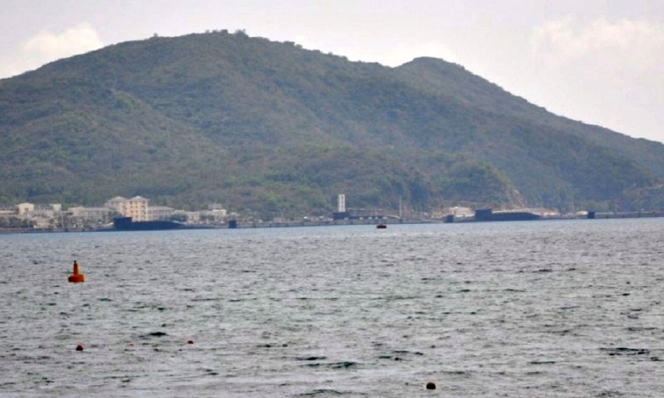 亚龙湾实拍中国3艘战略核潜艇