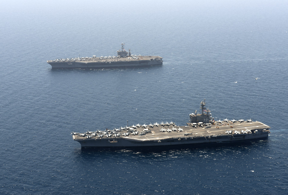 美国海军两艘核航母高调现身亚丁湾海域_高清图集