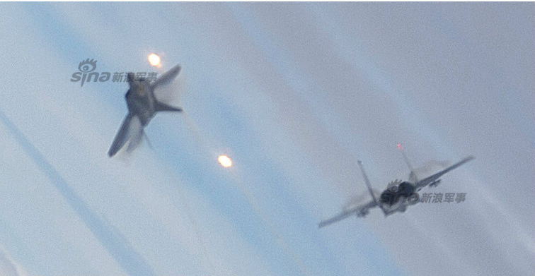 【朗報】F-15最強説 現時点で無敵と称されるF-22にドッグファイトで勝利