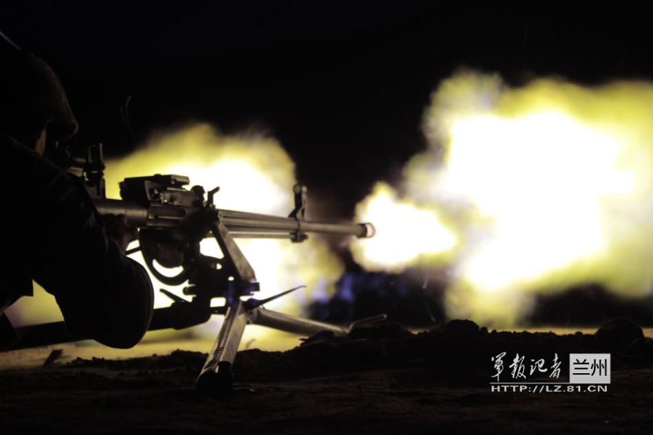 兰州军区战斗部队夜战训练场景好似军事大片_高清图集