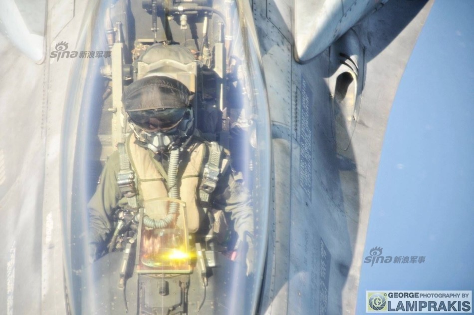 希腊最强f-16空中加油 飞行员好似未来战士