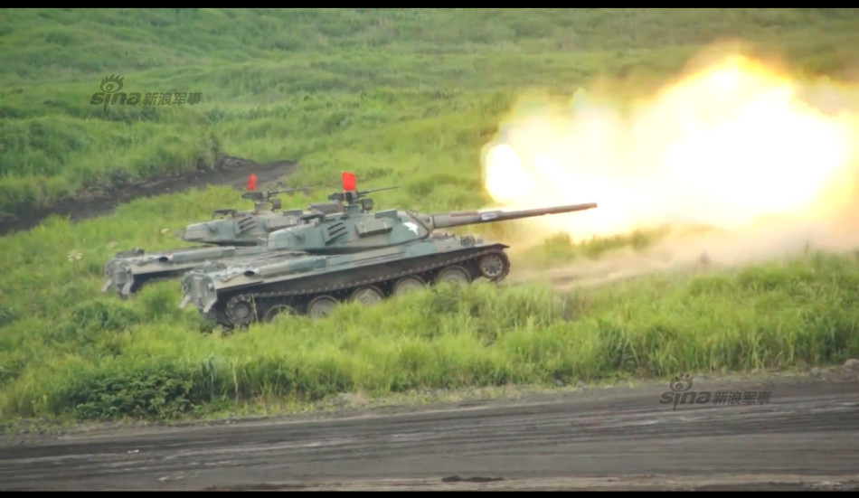 日本年度实弹演习:10式坦克急转弯开火超猛_蒙