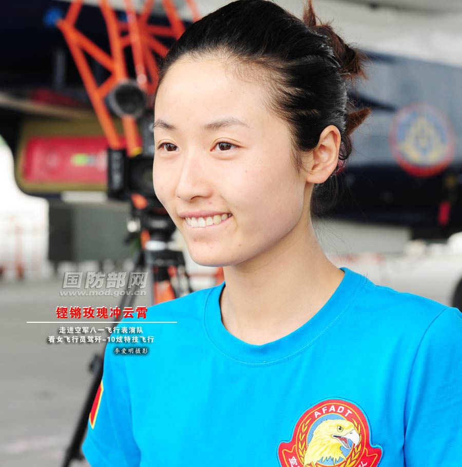 八一表演飞行队5名女飞行员均飞过4种机型!